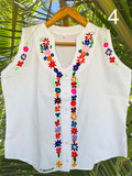 XL Traditional Floral Embroidered Top made in El Salvador-Blusa/Camisa hecha en El Salvador