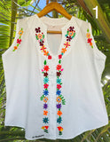 XL Traditional Floral Embroidered Top made in El Salvador-Blusa/Camisa hecha en El Salvador