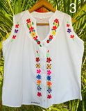 XL Traditional Floral Embroidered Top made in El Salvador-Blusa/Camisa hecha en El Salvador