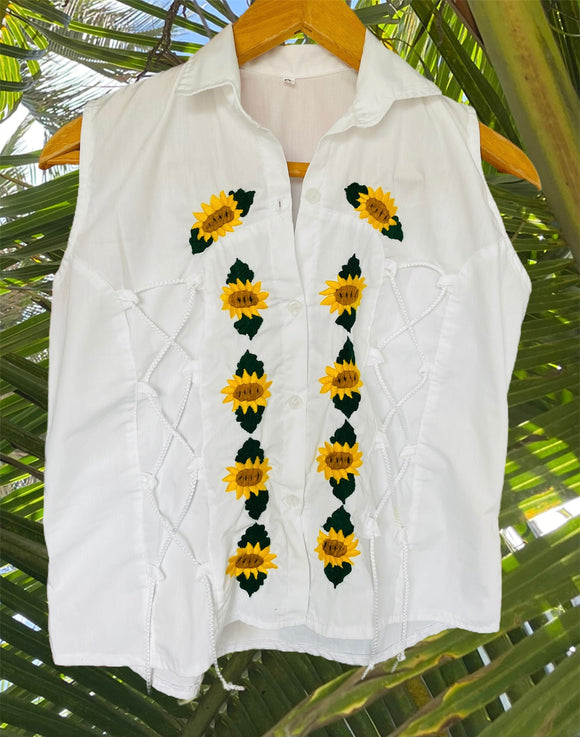 Size S Embroidered Sunflowers Top made in El Salvador-Blusa/Camisa hecha en El Salvador