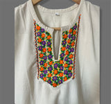 Size XL Flower Embroidered Top made in El Salvador-Blusa/Camisa hecha en El Salvador